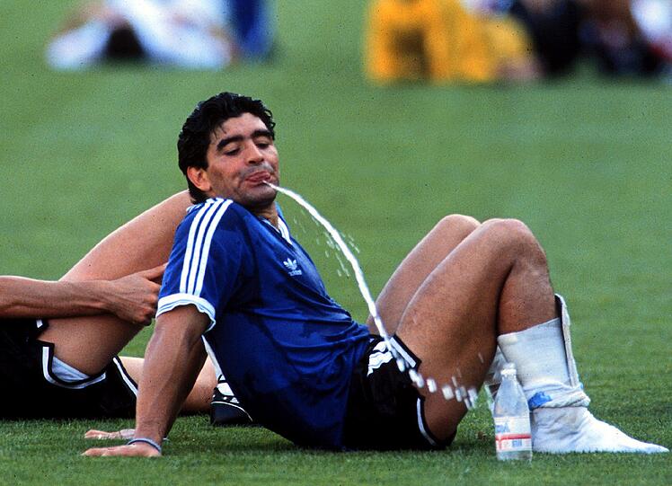 Maradonna traf in dieser Partie nach einem 60-Meter Solo ein weiteres Mal. Dieses Tor wurde 2002 in einer FIFA Internet-Abstimmung zum Tor des Jahrhunderts gewählt.