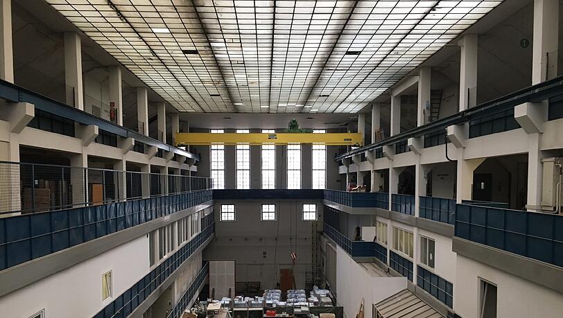 Das Innere der Trafohalle. Das Innere der Trafohalle.