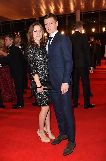 Seit 2015 sind Jessica Kroos und Toni Kroos verheiratet.