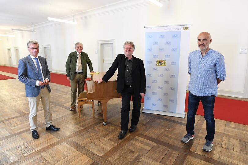 Bernd Sibler mit Thomas Goppel (Bayerischer Musikrat), Bernd Schweinar (Verband für Popkultur) und Axel Ballreich (Verband Livekomm, von li.) im Ministerium.