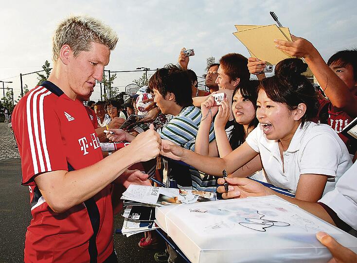 Bastian Schweinsteiger ist in Japan empfangen worden wie ein Pop-Star.