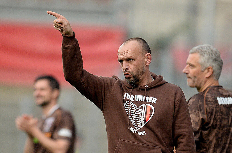 "Die Drei gehören zusammen wie siamesische Zwillinge." (Trainer Holger Stanislawski über das belgische Offensiv-Dreieck)