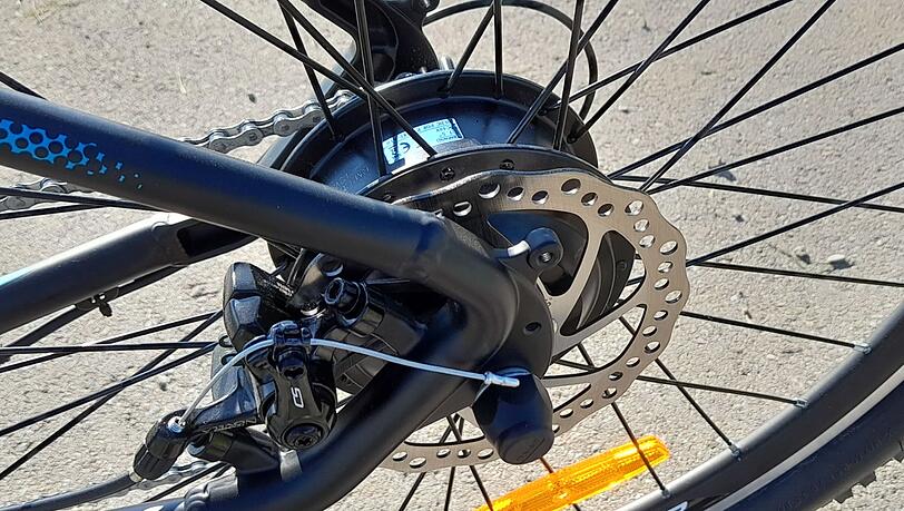 Kraft-Quelle: Der Bafang-Motor im Hinterrad schiebt das Eskute Voyager munter an. Kraft-Quelle: Der Bafang-Motor im Hinterrad schiebt das Eskute Voyager munter an.