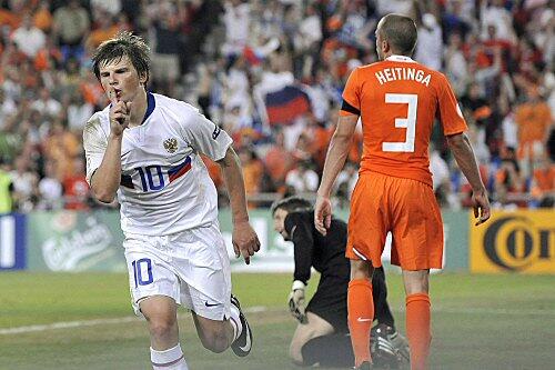Jubelt er bald für Bayern? Russland Nationalspieler  Andrej  Arschawin, hier bei der EM gegen Holland.