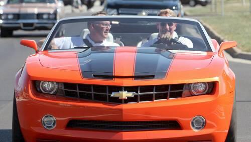 Die Chefs von General-Motors und der GM-Tochter Chevrolet: Rick Wagoner (r.) und Ed Peper haben 13,4 Milliarden Dollar von der US-Regierung bekommen. Geholfen hat es nichts. Jetzt wollen sie noch mehr. Die Chefs von General-Motors und der GM-Tochter Chevrolet: Rick Wagoner (r.) und Ed Peper haben 13,4 Milliarden Dollar von der US-Regierung bekommen. Geholfen hat es nichts. Jetzt wollen sie noch mehr.