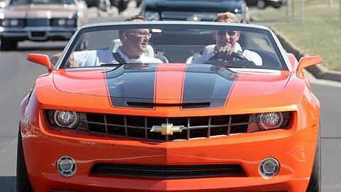 Die Chefs von General-Motors und der GM-Tochter Chevrolet: Rick Wagoner (r.) und Ed Peper haben 13,4 Milliarden Dollar von der US-Regierung bekommen. Geholfen hat es nichts. Jetzt wollen sie noch mehr.