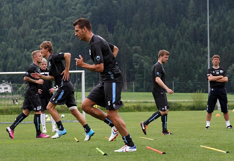 Erste Trainingseinheit der Löwen auf dem Sportplatz von Wörgl.