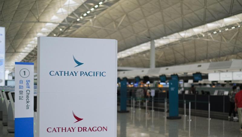 Dieser Check-In der Fluggesellschaft Cathay Pacific in Hongkong ist fast menschenleer. Dieser Check-In der Fluggesellschaft Cathay Pacific in Hongkong ist fast menschenleer.