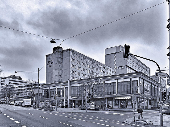 Heute steht an diesem tristen Eck das Motorama sowie ein Hotel-Komplex. Den Bierkeller hatte man 1969 abgerissen.
