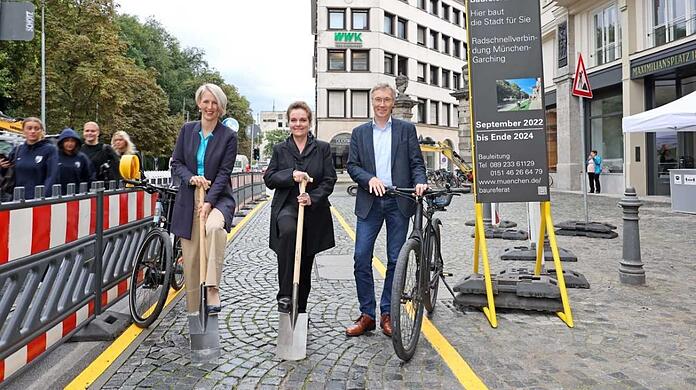 Bürgermeisterin Katrin Habenschaden (l.) mit Baureferentin Jeanne-Marie Ehbauer und Mobiltiätsreferent Georg Dunkel.