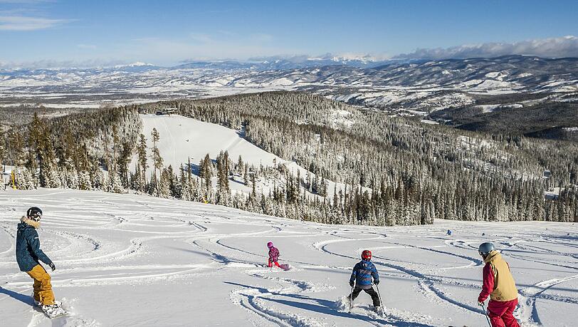 In den Rockies nennen sie den trockenen Pulverschnee "Champagne Powder" In den Rockies nennen sie den trockenen Pulverschnee "Champagne Powder"