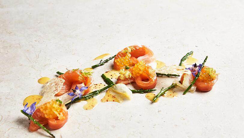 Verspielte Teller kreiert Maike Menzel: hier sehen Sie einen mit Lachs. Verspielte Teller kreiert Maike Menzel: hier sehen Sie einen mit Lachs.