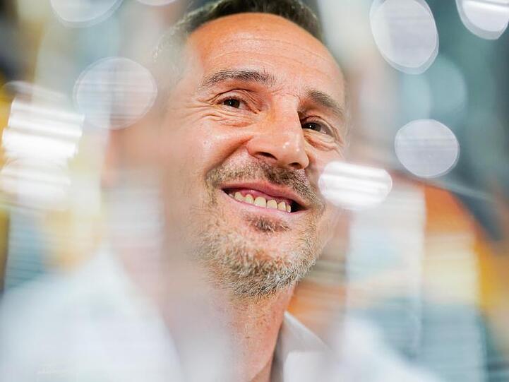 Trainer Adi Hütter will mit Eintracht Frankfurt die Chance gegen den FC Chelsea nutzen.