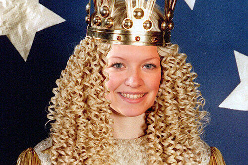 Überglücklich nach der Wahl: An das Blitzlichtgewitter wird sich das charmante Christkind Johanna Heller noch gewöhnen müssen.