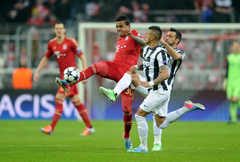 LUIZ GUSTAVO: Note 3. Vertrat den gesperrten Martínez. Etwas unsicher, daher nur Defensiv-Mitarbeiter, aber guter Arbeiter. Negative Zweikampf-Quote.