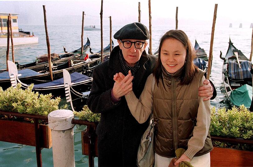Woody Allen (77), amerikanischer Regisseur, Schauspieler und Autor mit seiner Ehefrau Soon Yi (43). Foto: Merola