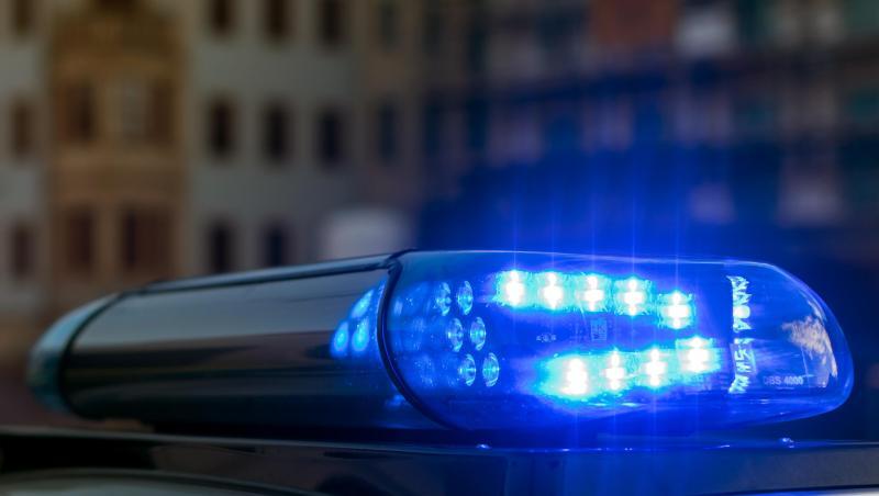 Ein Blaulicht leuchtet an einem Streifenwagen. Foto: Monika Skolimowska/zb/dpa/Symbolbild Ein Blaulicht leuchtet an einem Streifenwagen. Foto: Monika Skolimowska/zb/dpa/Symbolbild