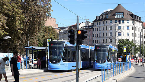 Lange genug hat's ja gedauert: alles neu an der Haltestelle Deutsches Museum.