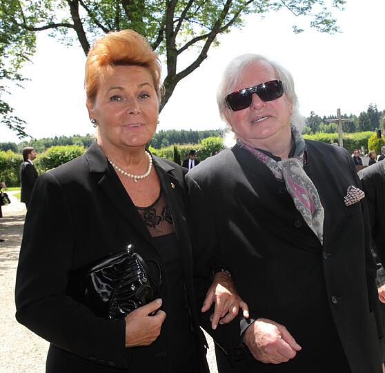 Auch unter den Trauergästen: Gabriele Weishäupl und Gerd Käfer.