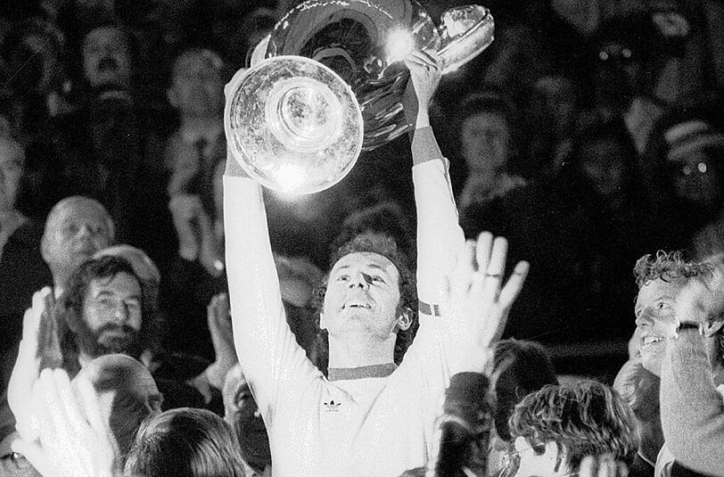 1976 Franz Beckenbauer: Des Kaisers zweiter Titel. Den FC Bayern führt er zum dritten Mal in Folge zum Triumph im Pokal der Landesmeister. Damit stellt er den Klub auf eine Stufe mit Ajax Amsterdam und Real Madrid, die es ebenfalls schaffen dreimal in Folge den wichtigsten Pokal im Vereinsfußball zu gewinnen. Zudem zieht Deutschland mit Beckenbauer ins EM-Finale ein, scheitert erst im Elfmeterschießen an der Tschechoslowakei