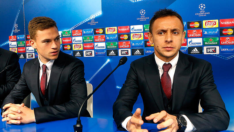 Joshua Kimmich (l.) scheint bei den Bayern als Rechtsverteidiger gesetzt zu sein – Rafinha möchte sich allerdings noch nicht geschlagen geben. Joshua Kimmich (l.) scheint bei den Bayern als Rechtsverteidiger gesetzt zu sein – Rafinha möchte sich allerdings noch nicht geschlagen geben.
