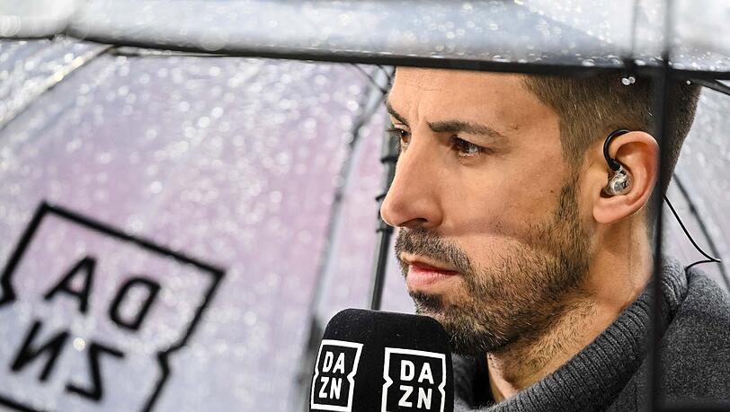 Sami Khedira hat sich deutlich zur Diskussion um Manuel Neuer positioniert. Sami Khedira hat sich deutlich zur Diskussion um Manuel Neuer positioniert.