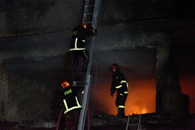 Bei dem Großbrand wurden mehrere Dutzend Menschen getötet.