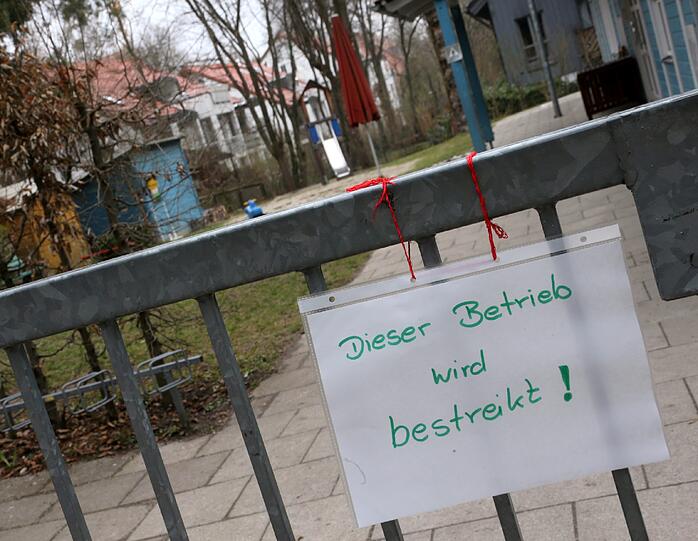 Beim letzten Warnstreik der Erzieher im März 2014 blieben in München mehrere Kitas geschlossen.
