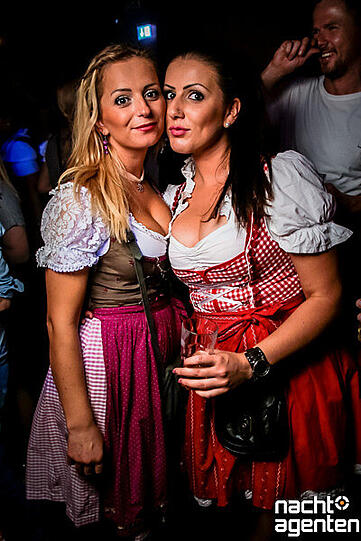Wild, wilder, Wiesn. Im Jack Rabbit konnte man bei der "Wuidn Wiesn" nochmal richtig Gas geben. Mehr Bilder unter: http://www.nachtagenten.de/gallery/wuide-wiesn-2015.939504.html
