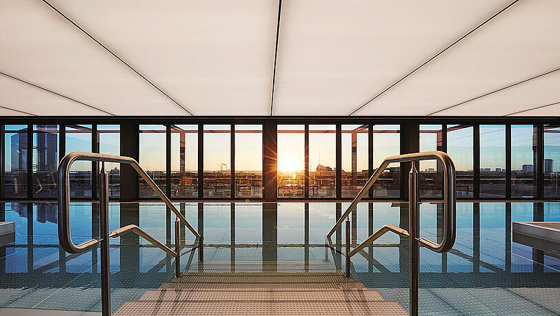 Pool mit Sonnenuntergang im Andaz.