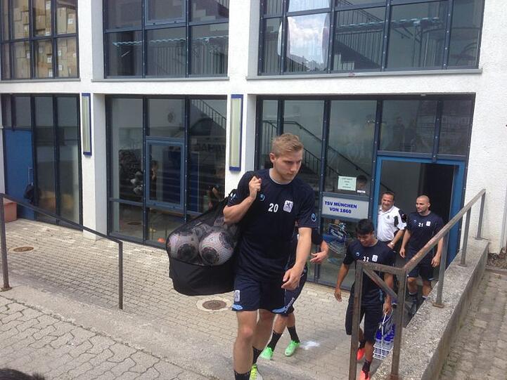 Am Samstag hieß es bei den Löwen wieder schwitzen: Als erstes Profi-Team starteten die Sechz?ger in die Saisonvorbereitung. Wir zeigen die Bilder vom Trainingsauftakt.