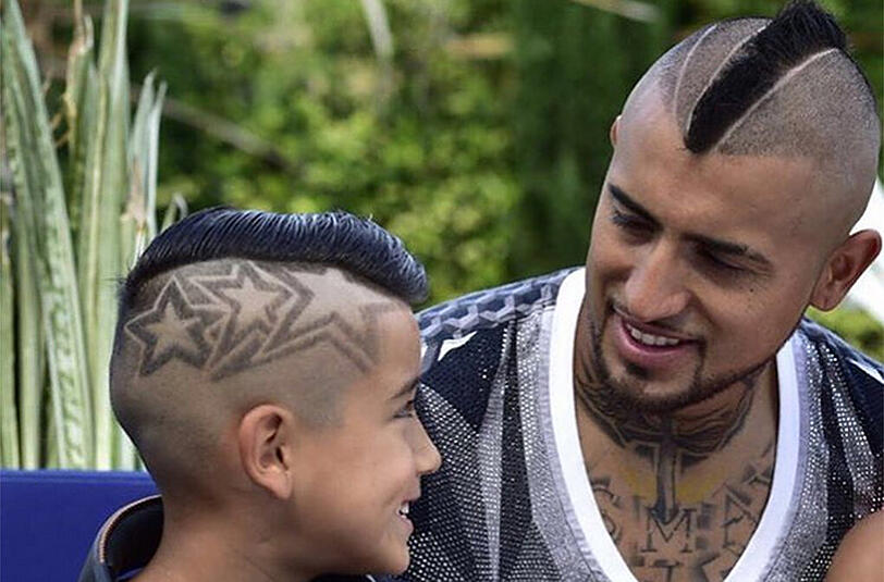 Partnerlook: Arturo Vidal und Sohn Alonso.