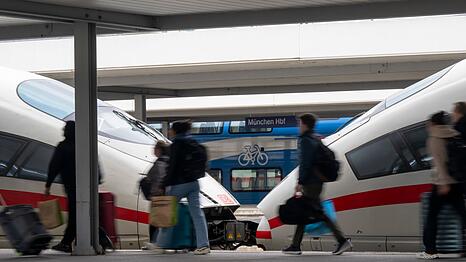 Der Oberleitungsschaden führte zu Teilausfällen und Verspätungen. (Symbolbild)