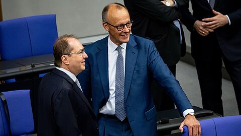 Für Bundesinnenminister Alexander Dobrindt (CSU) ist die Aussetzung des Familiennachzugs ein wichtiger Baustein der neuen Migrationspolitik. (Archivfoto)