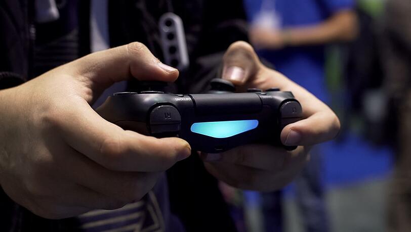 Laut einer Studie wünschen sich über 43 Prozent der Kinder und Jugendlichen in den USA zu Weihnachten Guthaben für In-Game-Käufe. Laut einer Studie wünschen sich über 43 Prozent der Kinder und Jugendlichen in den USA zu Weihnachten Guthaben für In-Game-Käufe.