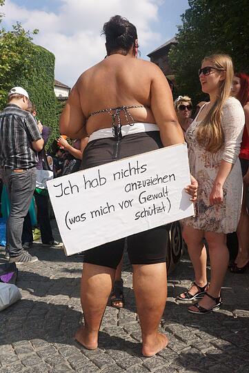 Beim Slutwalk wird in München und vielen anderen Städten gegen sexuelle Unterdrückung demonstriert: Hier die Bilder vom Sendlinger Tor.