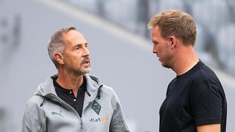 Die Bayern um Trainer Julian Nagelsmann (r) treffen zum Saisonauftakt auf Mönchengladbach mit Coach Adi Hütter.