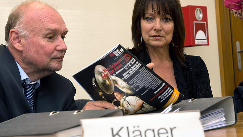 An der Seite der ehemaligen Fürther Landrätin Gabriele Pauli: 2014 klagte sie gegen Medien in der sogenannten Latex-Affäre.