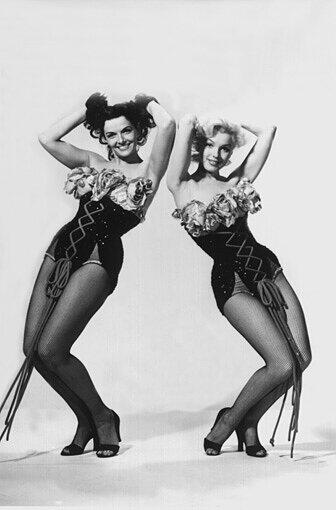Marilyn Monroe mit Jane Russell in dem Film "Blondinen bevorzugt".