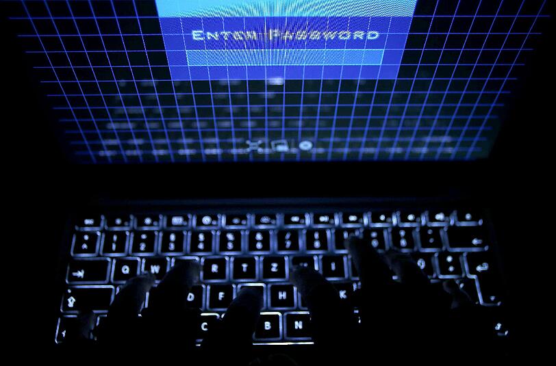 Nach Angaben des Bundesamts für Sicherheit in der Informationstechnik werden die Cyber-Attacken auf deutsche Behörden und Unternehmen immer effektiver. Foto: Oliver Berg/Symbolbild