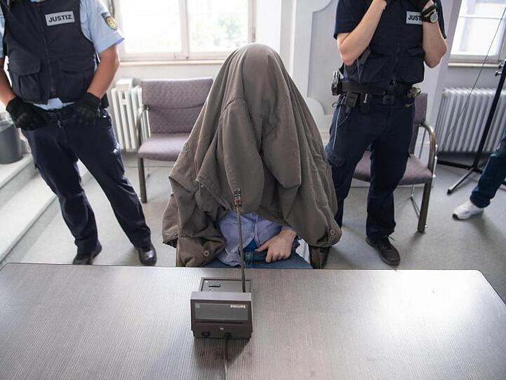 Prozess um sechsfachen Mord in Rot am See. Foto: Marijan Murat/dpa/Archivbild