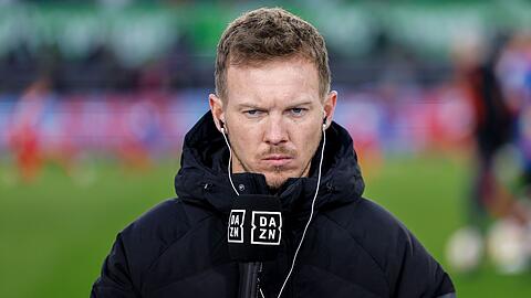 Münchens Cheftrainer Julian Nagelsmann ist vor einem Spiel im Stadion.