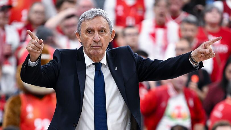Sieg Nummer drei gegen Trier: Bayern-Coach Svetislav Pesic. (Archivbild) Sieg Nummer drei gegen Trier: Bayern-Coach Svetislav Pesic. (Archivbild)