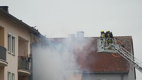Die Ursache ist unklar, es k&ouml;nnte sich um eine Gasexplosion handeln.