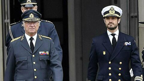 König Carl Gustaf und Prinz Carl Philip bei einem öffentlichen Auftritt