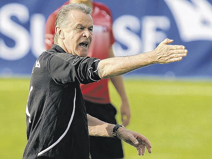 Ex-Bayern-Trainer Ottmar Hitzfeld steht in der Schweiz mittlerweile unter Druck.