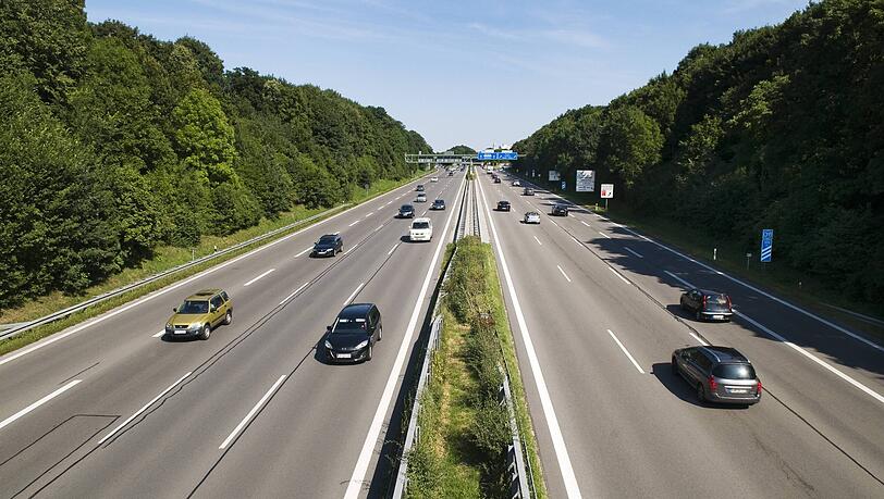 Wegen Abbrucharbeiten der Br&uuml;cke F&uuml;rstenrieder Stra&szlig;e ist die A96 f&uuml;r einige Tage komplett gesperrt.