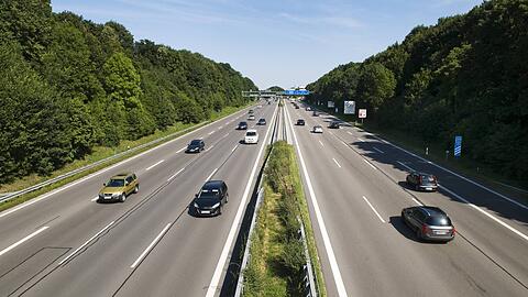 Wegen Abbrucharbeiten der Br&uuml;cke F&uuml;rstenrieder Stra&szlig;e ist die A96 f&uuml;r einige Tage komplett gesperrt.