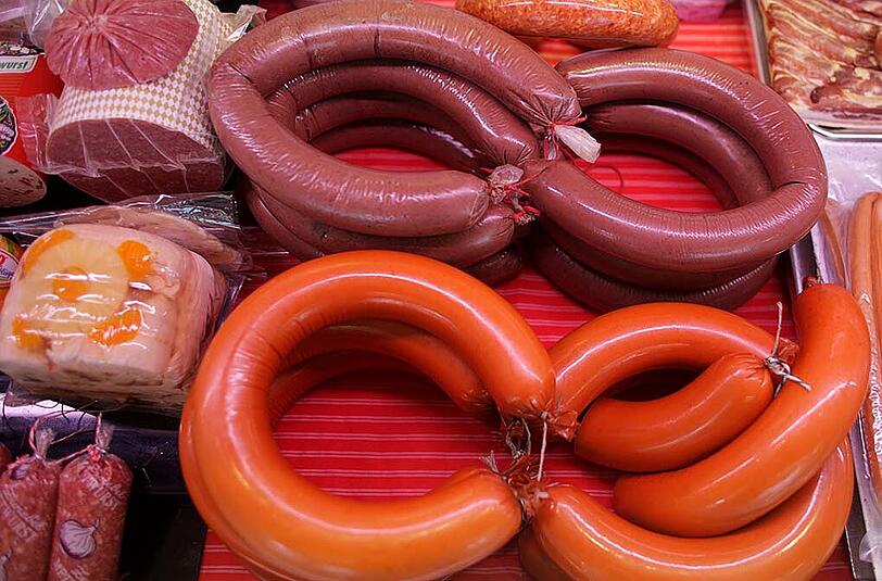 Der Coburger Schlachthof hat mehr als 20 Tonnen minderwertiges Fleisch illegal verkauft. (Archivbild)