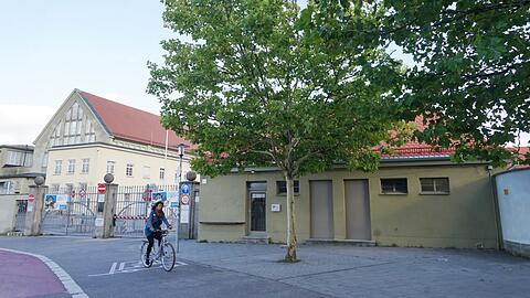 Die Münchnerin war an derThalkirchner Straße/Oberländerstraße unterwegs, als der Mann sie in seinen Lkw zog.